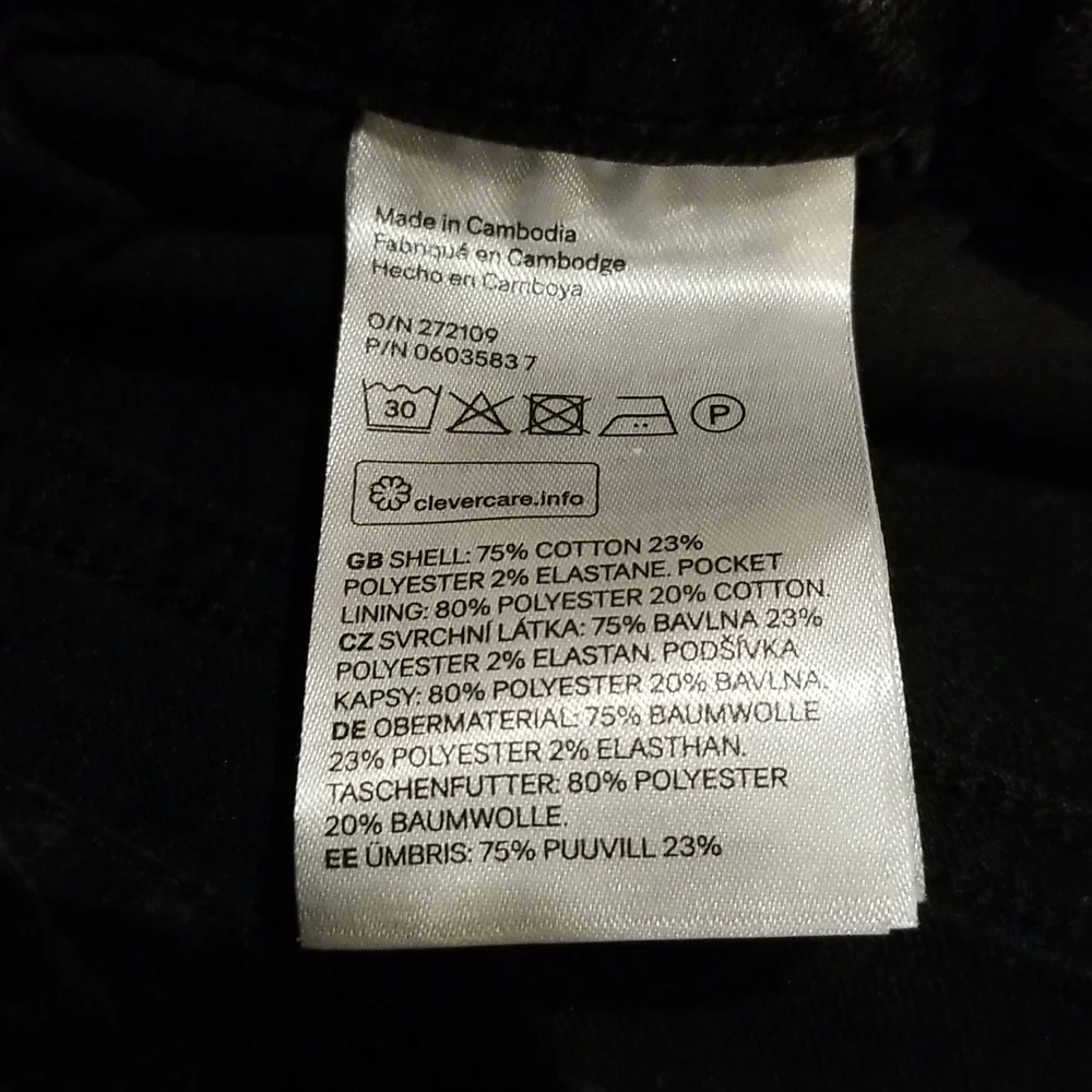 H&M Black Shorts - Picture 3 of 4